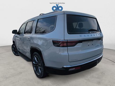 Used 2022 Jeep Wagoneer Series II w/ Premium Group I image 4