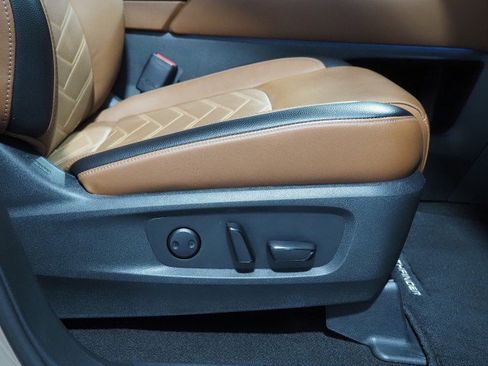 Used 2024 Nissan Pathfinder Platinum FWD image 71