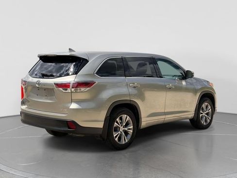 Used 2015 Toyota Highlander Plus AWD/4WD image 6