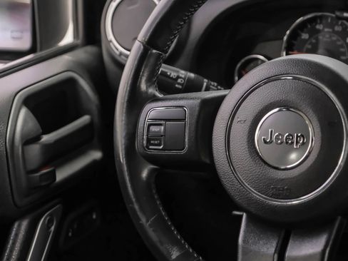 Used 2014 Jeep Wrangler Unlimited Sahara image 10