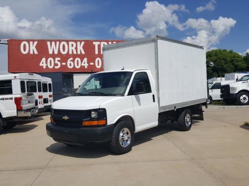 Used 2015 Chevrolet Express 3500 RWD image 3