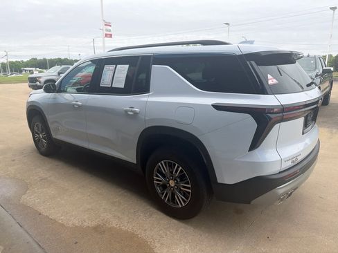 Used 2026 Chevrolet Traverse LT w/ LPO, Floor Liner Package FWD image 4