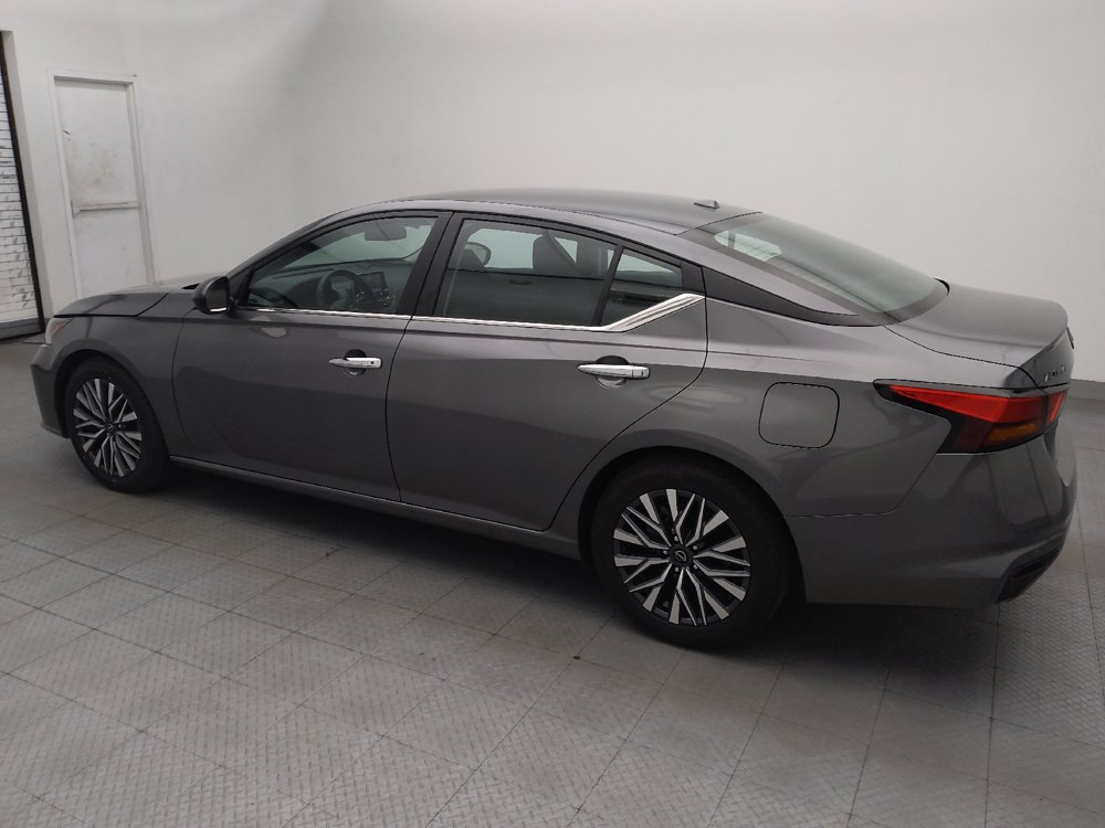 Used 2025 Nissan Altima 2.5 SV FWD image 3