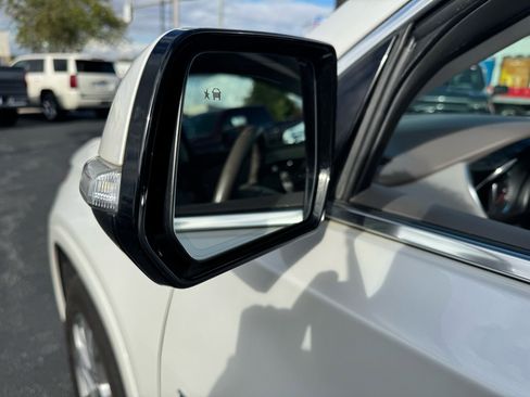 Used 2018 Chevrolet Traverse Premier image 16