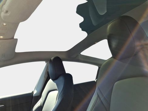 Used 2023 Tesla Model 3 Standard Range image 15