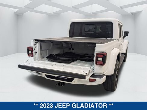 Used 2023 Jeep Gladiator Overland image 13