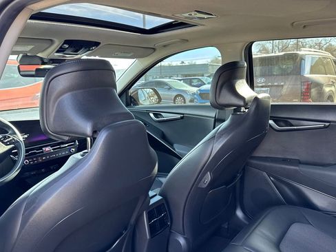 Used 2023 Kia Niro EX Touring image 28