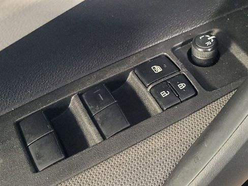 Used 2021 Toyota Corolla LE FWD image 27