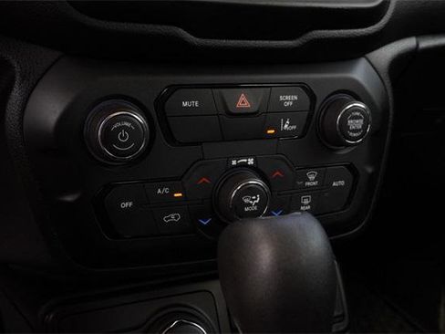 Certified 2022 Jeep Renegade Sport image 24