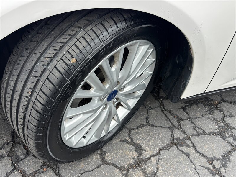 Used 2015 Ford Focus Titanium w/ Titanium Technology Package FWD image 15