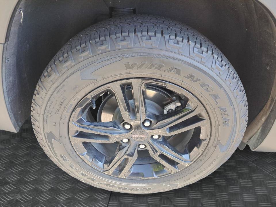 Used 2024 GMC Terrain AT4 AWD/4WD image 16