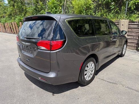 Used 2020 Chrysler Voyager L FWD image 31