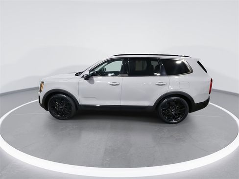 Used 2022 Kia Telluride EX w/ EX Premium Package image 5