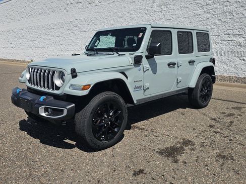 Used 2024 Jeep Wrangler Unlimited Sahara AWD/4WD image 3