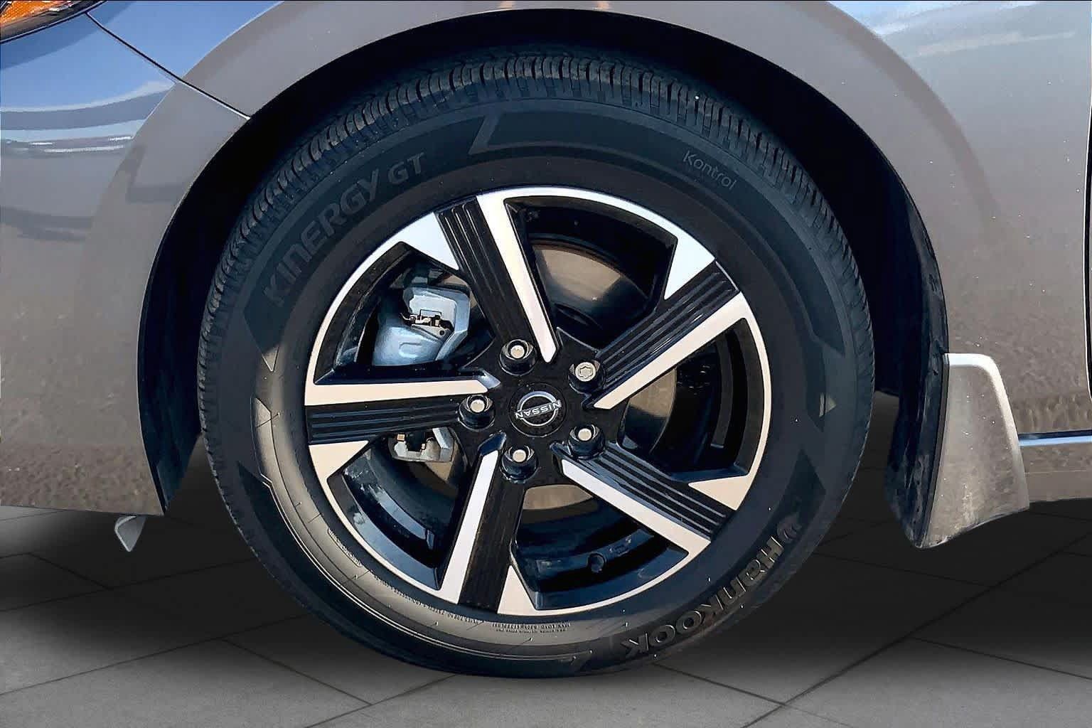 Used 2025 Nissan Sentra SV FWD image 11