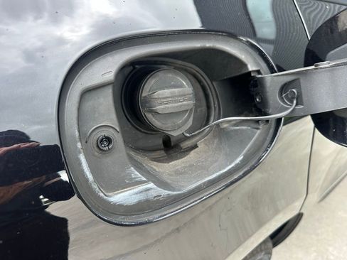 Certified 2023 Porsche Macan image 40