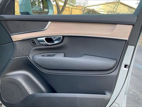 Used 2025 Volvo XC90 B6 Core w/ Protection Package Premier image 27