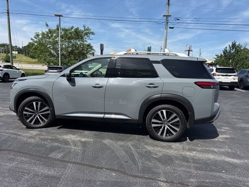 Used 2025 Nissan Pathfinder Platinum AWD/4WD image 13