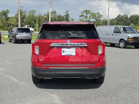 Used 2024 Ford Explorer XLT RWD image 6