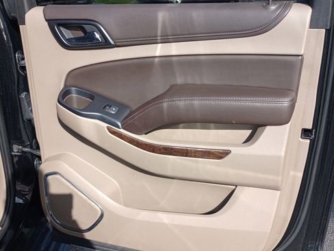 Used 2019 Chevrolet Suburban LT RWD image 20