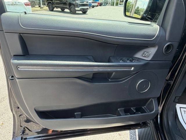 Used 2022 Ford Expedition XLT AWD/4WD image 27