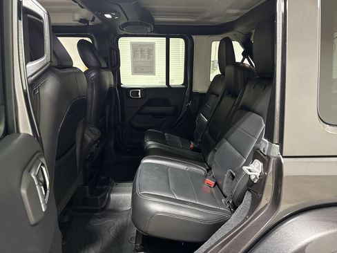Used 2018 Jeep Wrangler Unlimited Sahara AWD/4WD image 23