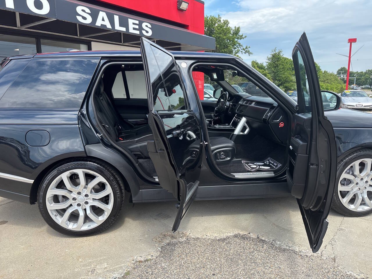 Used 2017 Land Rover Range Rover Supercharged AWD/4WD image 37