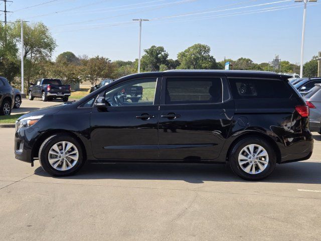Used 2017 Kia Sedona LX w/ LX Essentials Premium Package FWD image 2
