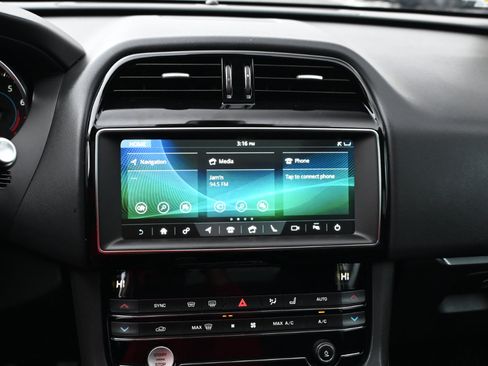 Used 2020 Jaguar F-PACE Premium image 18