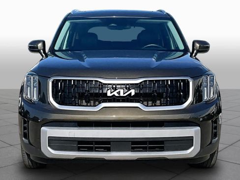 Used 2023 Kia Telluride EX w/ EX Captain's Chair Package FWD image 4