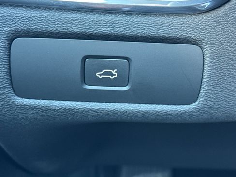 Used 2023 Volvo XC60 B5 Plus w/ Protection Package Premier image 31