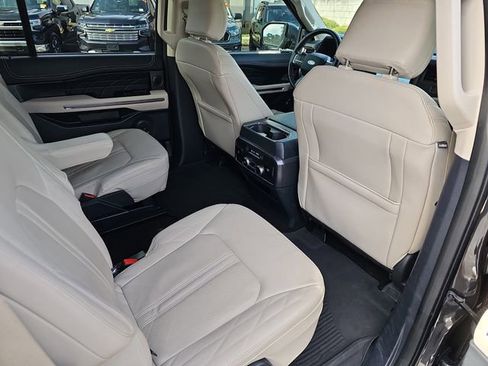 Used 2023 Ford Expedition Platinum image 13