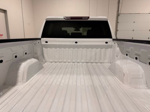 Used 2022 Chevrolet Silverado 1500 LT image 10