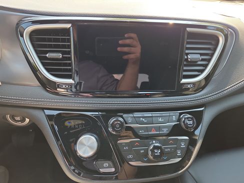 New 2026 Chrysler Pacifica Select image 10