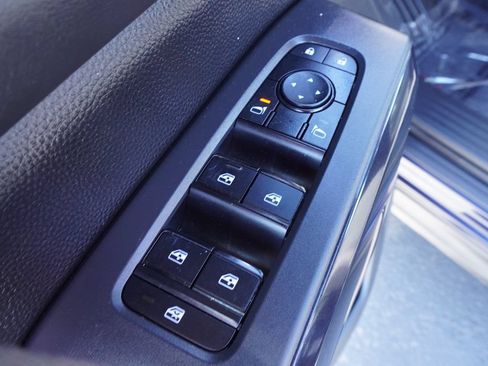 Certified 2025 Nissan Pathfinder SV AWD/4WD image 16