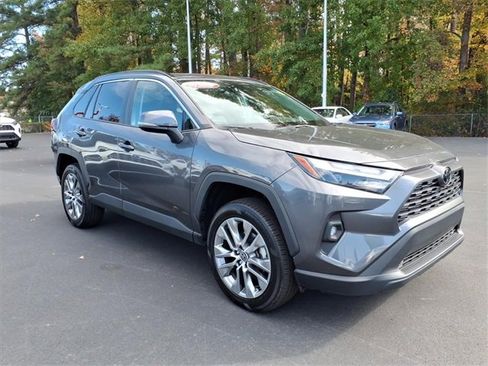 Used 2022 Toyota RAV4 XLE Premium image 1
