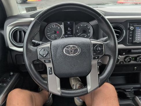 Used 2017 Toyota Tacoma SR5 w/ Tow Package AWD/4WD image 17