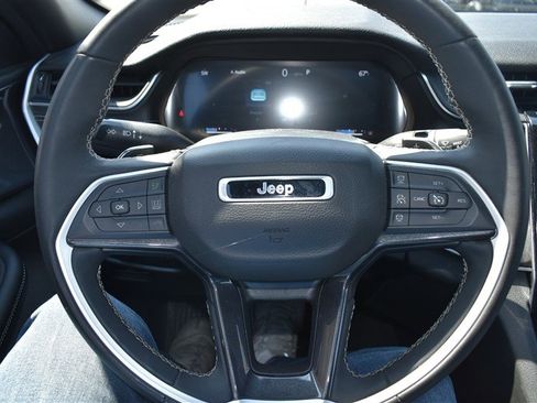 Used 2023 Jeep Grand Cherokee L Laredo image 13