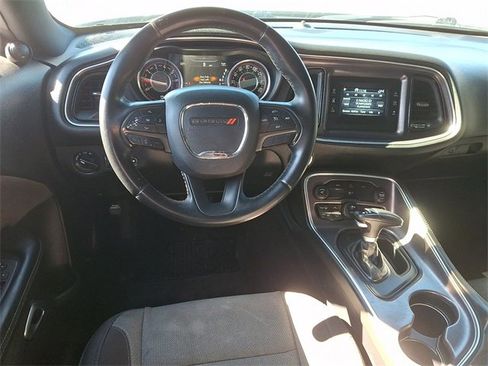 Used 2015 Dodge Challenger SXT image 11