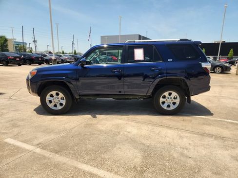 Used 2024 Toyota 4Runner SR5 AWD/4WD image 4