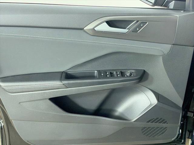 New 2027 Volkswagen Taos SE AWD/4WD image 17