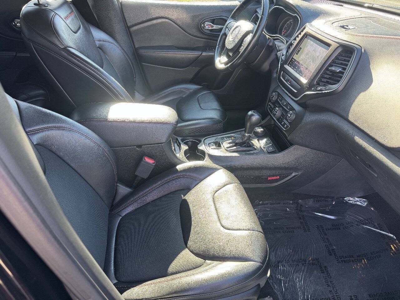 Used 2019 Jeep Cherokee Trailhawk w/ Comfort/Convenience Group AWD/4WD image 33