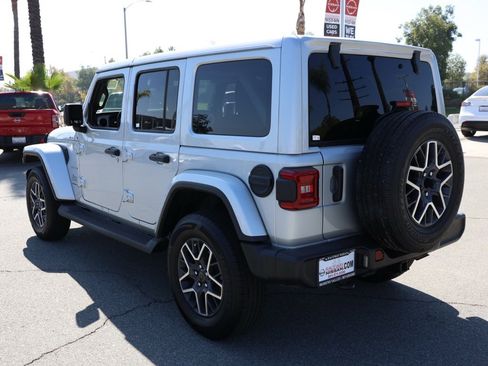 Used 2024 Jeep Wrangler Sahara image 6