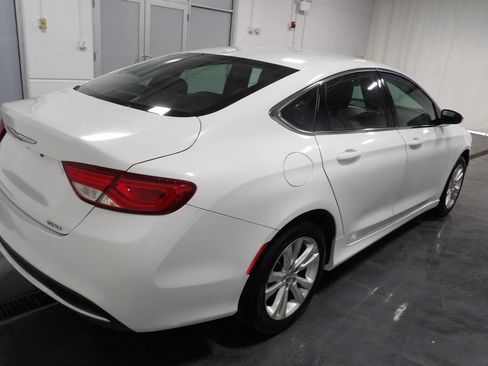 Used 2016 Chrysler 200 Limited w/ Convenience Group FWD image 4