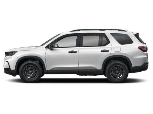 Used 2025 Honda Pilot TrailSport image 3