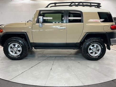 Used 2012 Toyota FJ Cruiser 4WD w/ TRD Sport Pkg image 2