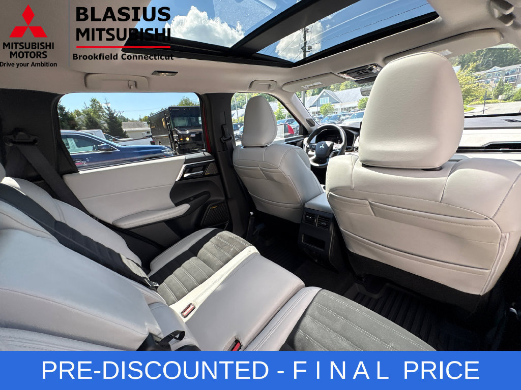 Used 2025 Mitsubishi Outlander SE AWD/4WD image 41