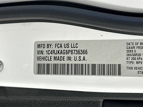 Used 2023 Jeep Grand Cherokee L Laredo image 33