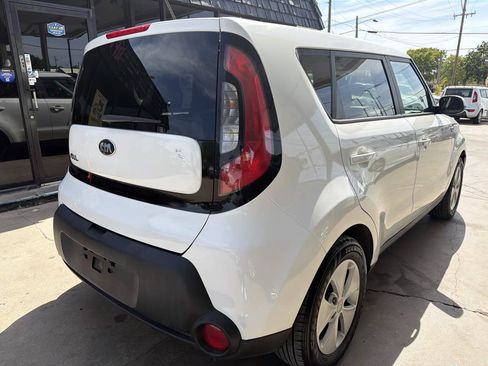 Used 2016 Kia Soul FWD image 3