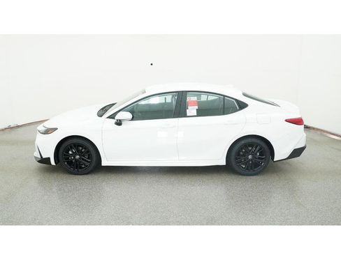 New 2026 Toyota Camry SE image 3